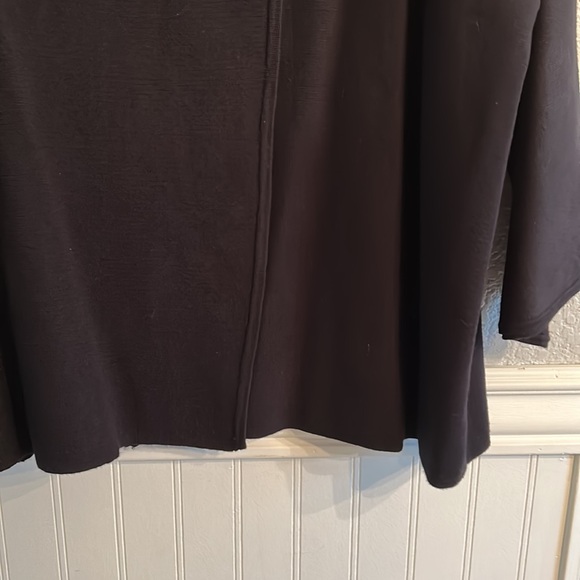 Brand - JM Collection black 3/4 in sleeves with a bell flair with jeweled brooch - Picture 4 of 16